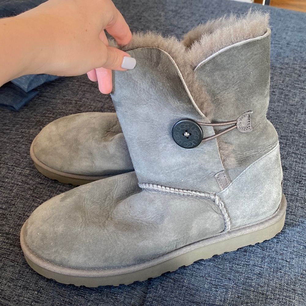Size 9 Grey BAILEY BUTTON II Uggs